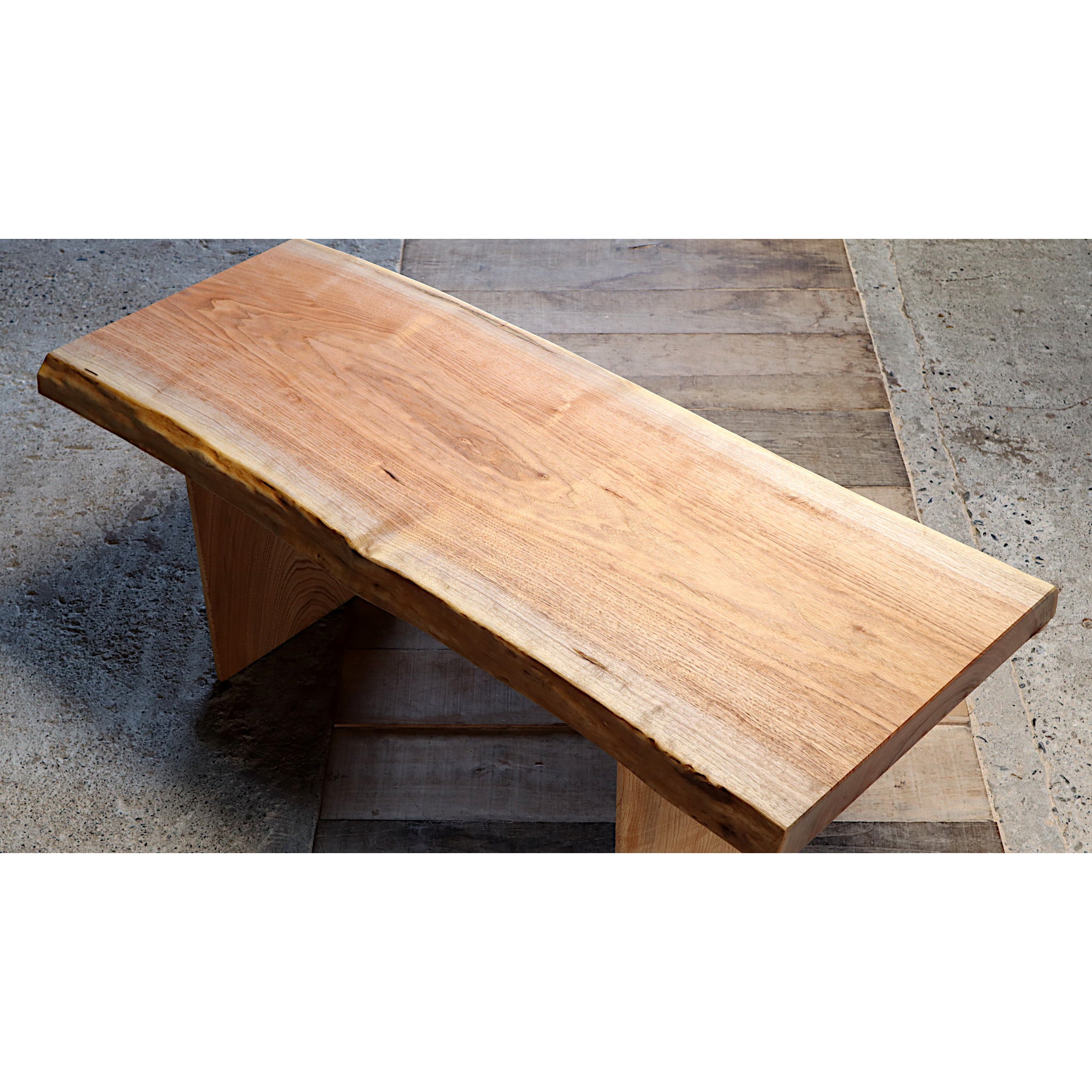 岩手県産クルミ材のミニテーブル（120cm、オイル仕上げ）